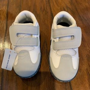 New with tags Nike shoes